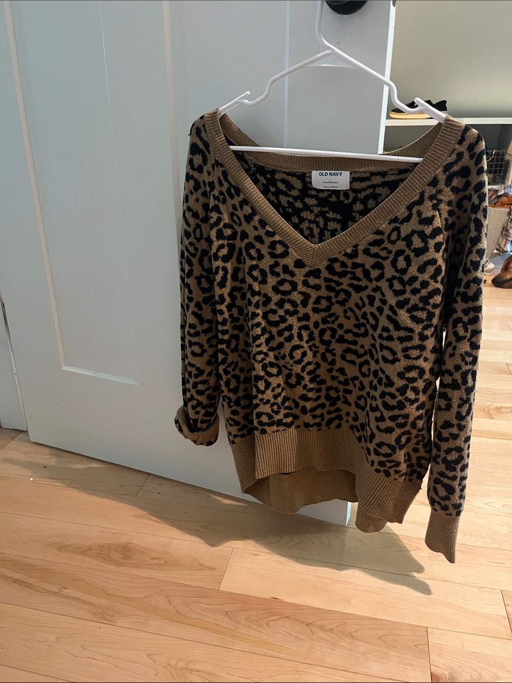 Old Navy Leopard-Print V-Neck Sweater - Brown & Black
